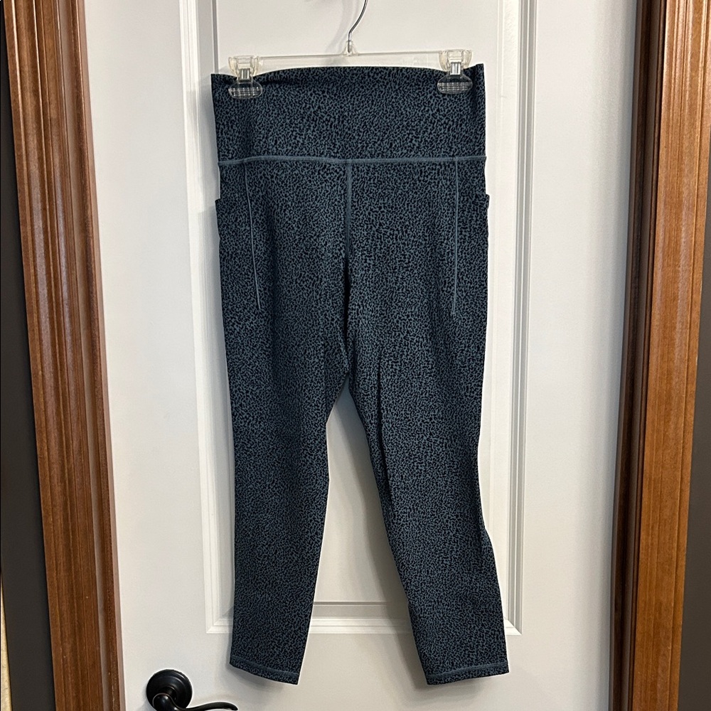 Athleta Navy and green salutation stash legging NWOT